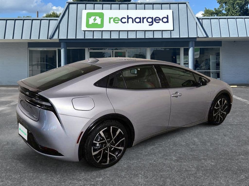 2025 Toyota Prius Prime view 4