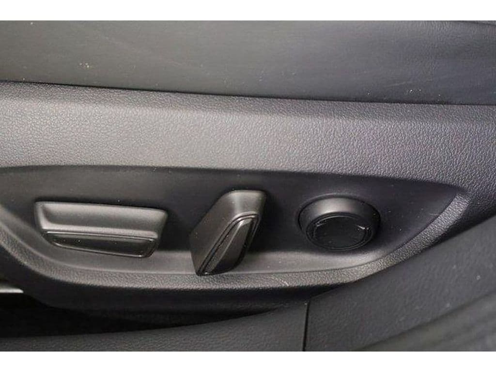 2025 Toyota Prius Prime view 21