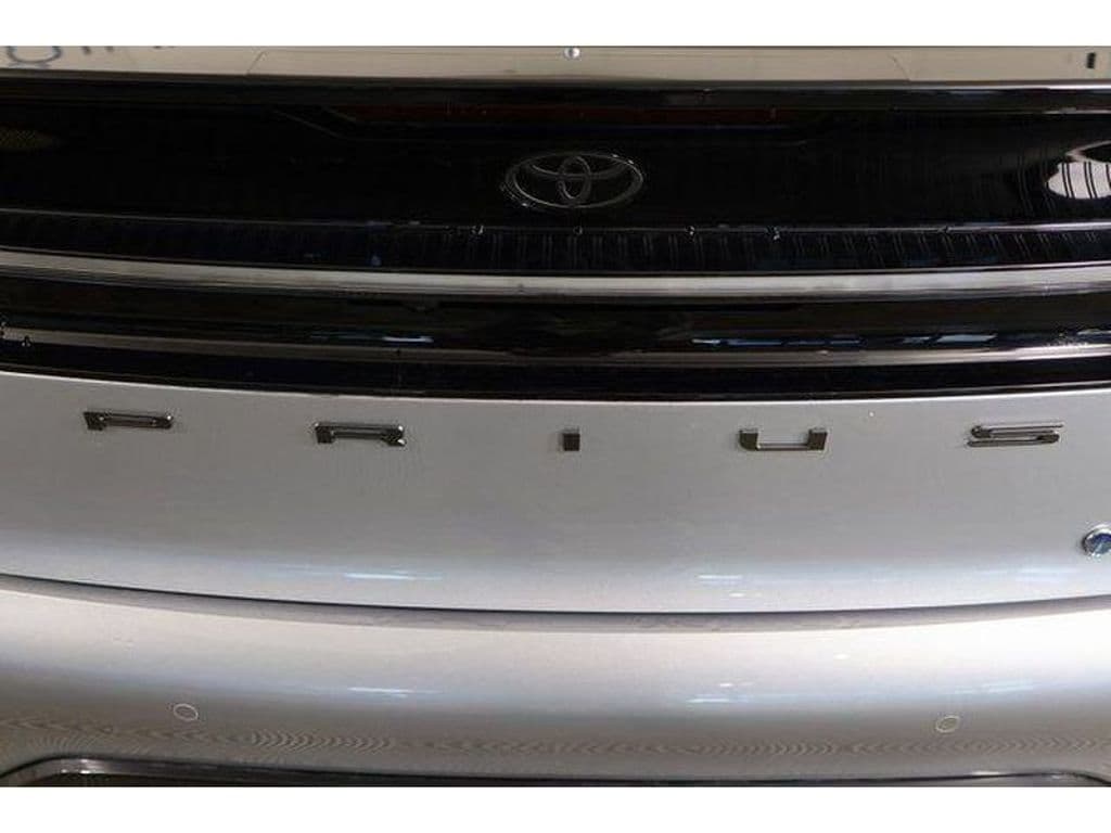 2025 Toyota Prius Prime view 14