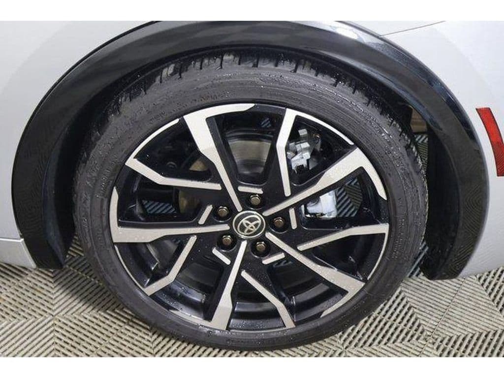 2025 Toyota Prius Prime view 16