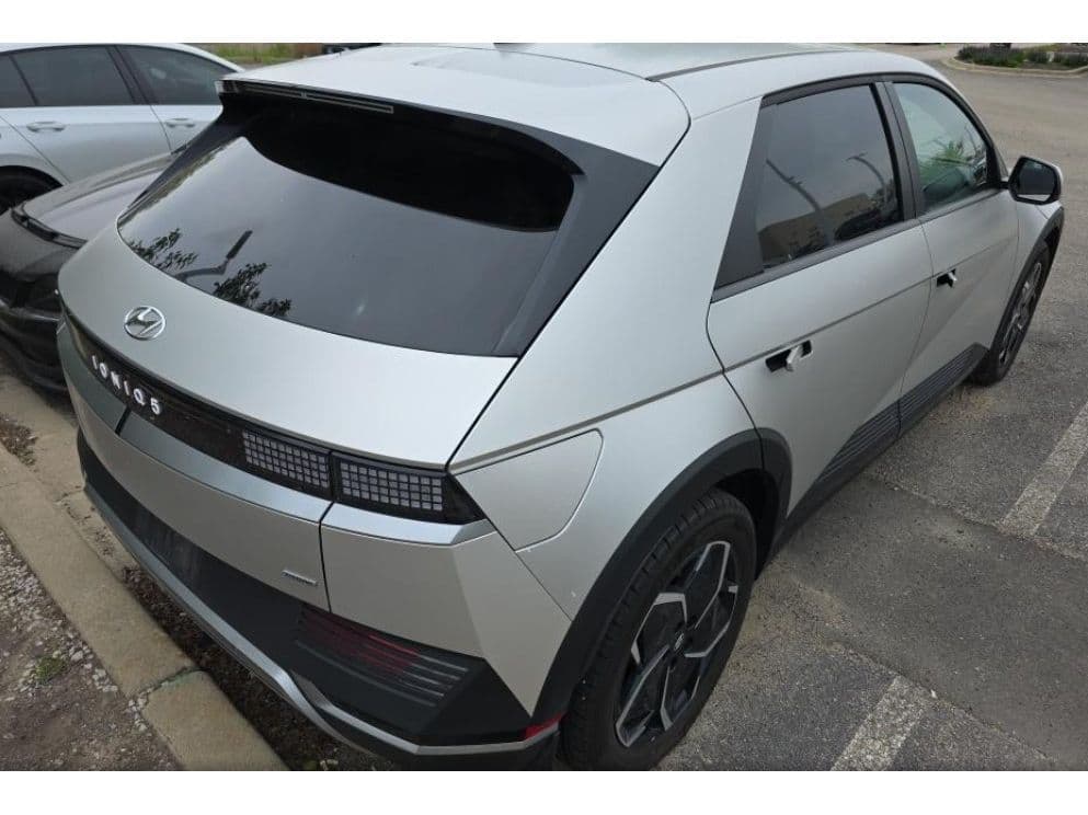 2024 Hyundai IONIQ 5 view 3