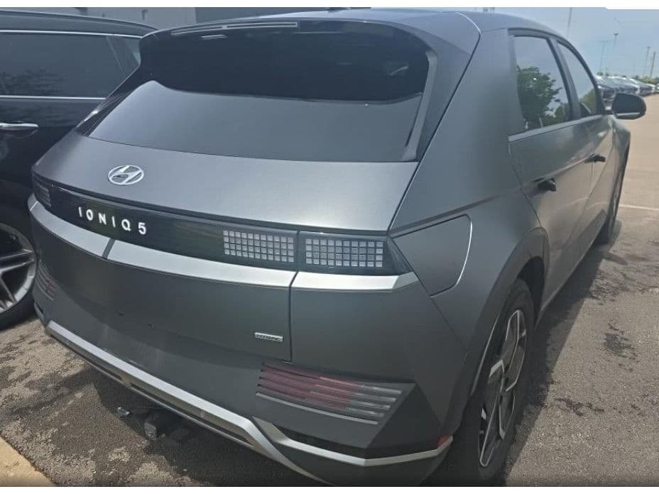 2024 Hyundai IONIQ 5 view 3