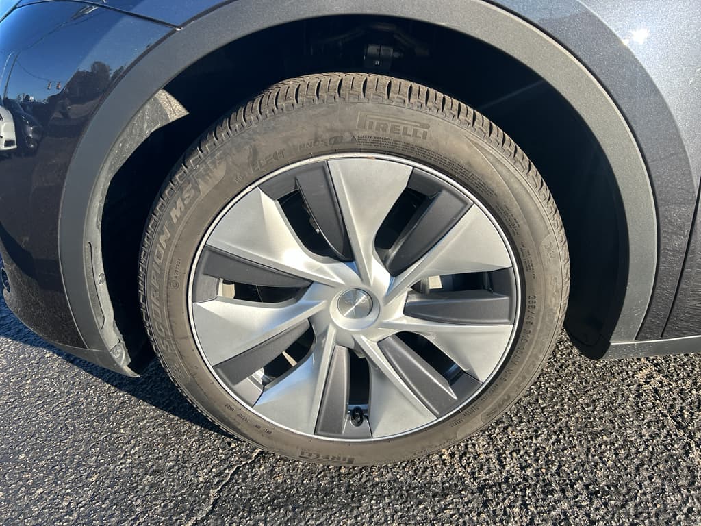 2024 Tesla Model Y view 24