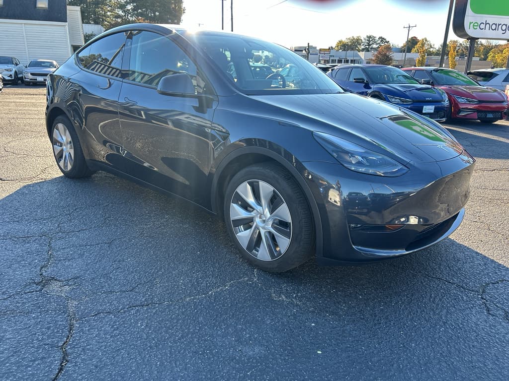 2024 Tesla Model Y view 4