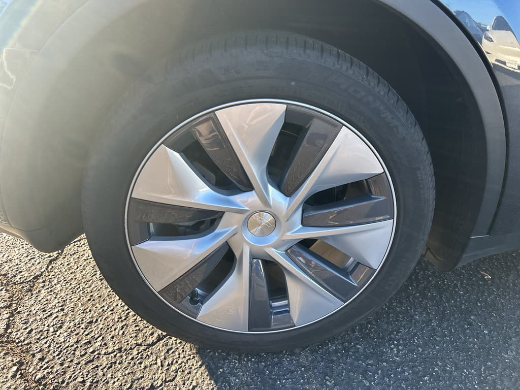 2024 Tesla Model Y view 28