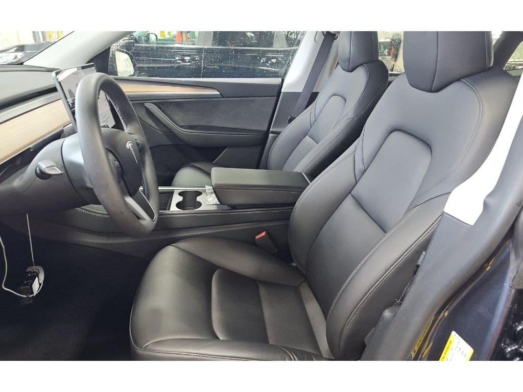2024 Tesla Model Y view 5