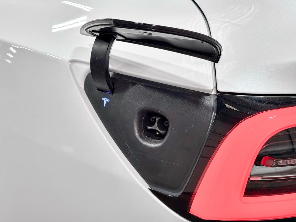 2022 Tesla Model 3 view 5