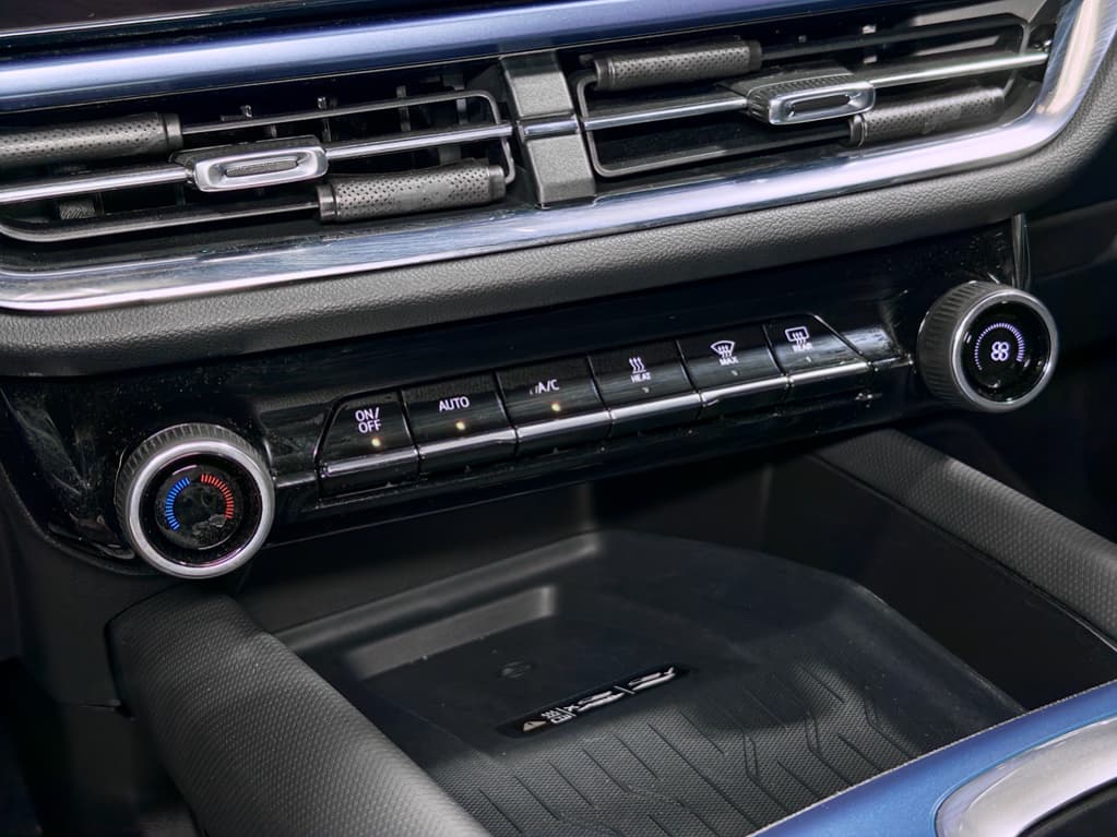 2025 Chevrolet Equinox EV view 15