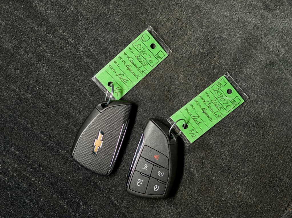 2025 Chevrolet Equinox EV view 23