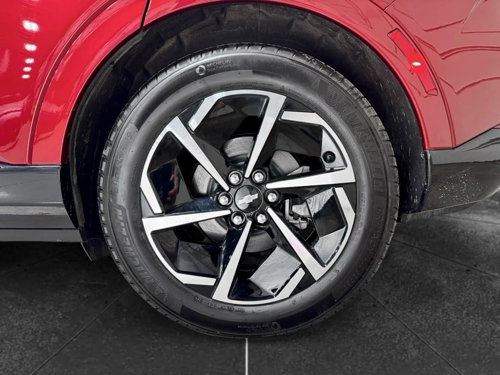 2025 Chevrolet Equinox EV view 31