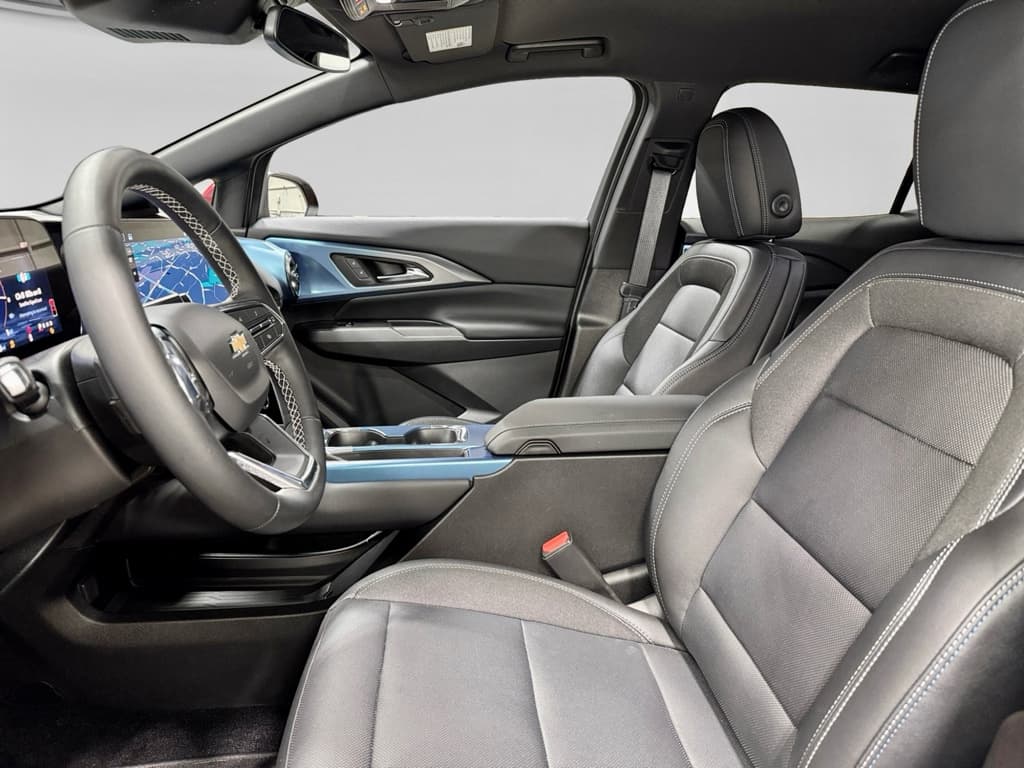 2025 Chevrolet Equinox EV view 17