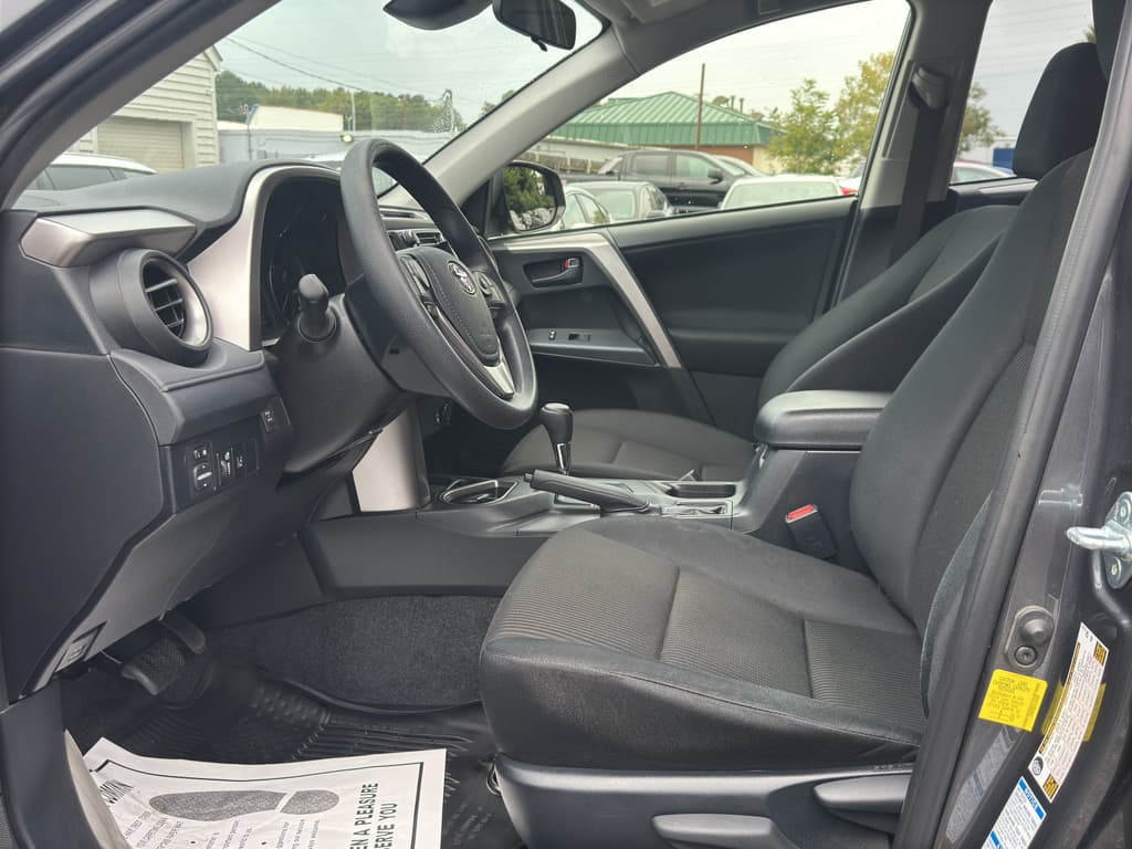 2018 Toyota RAV4 view 5