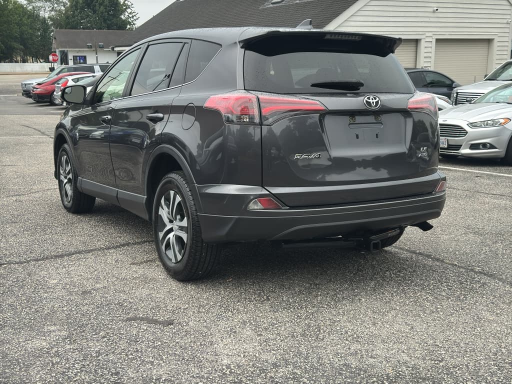 2018 Toyota RAV4 view 2