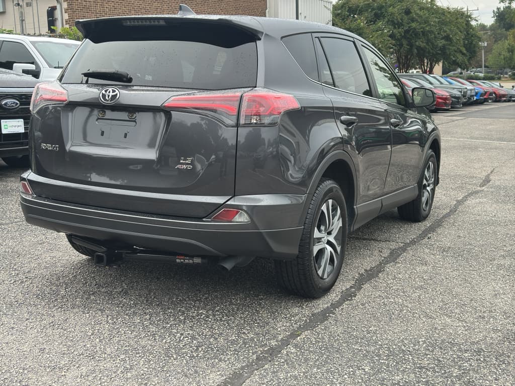 2018 Toyota RAV4 view 3