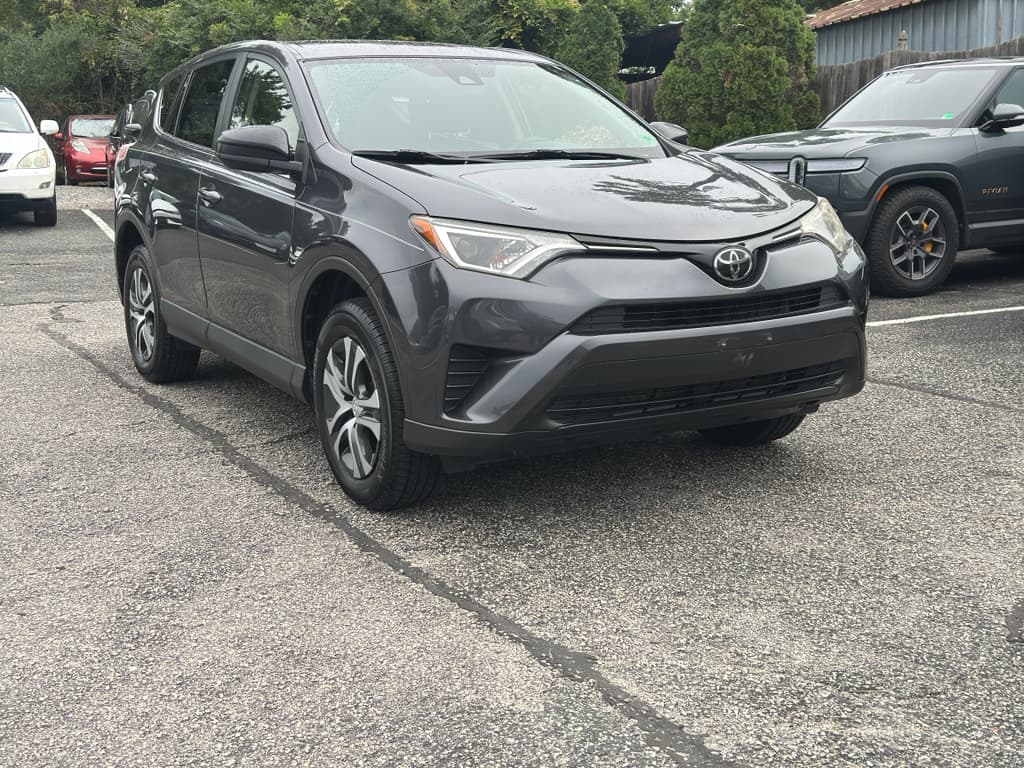2018 Toyota RAV4 view 4
