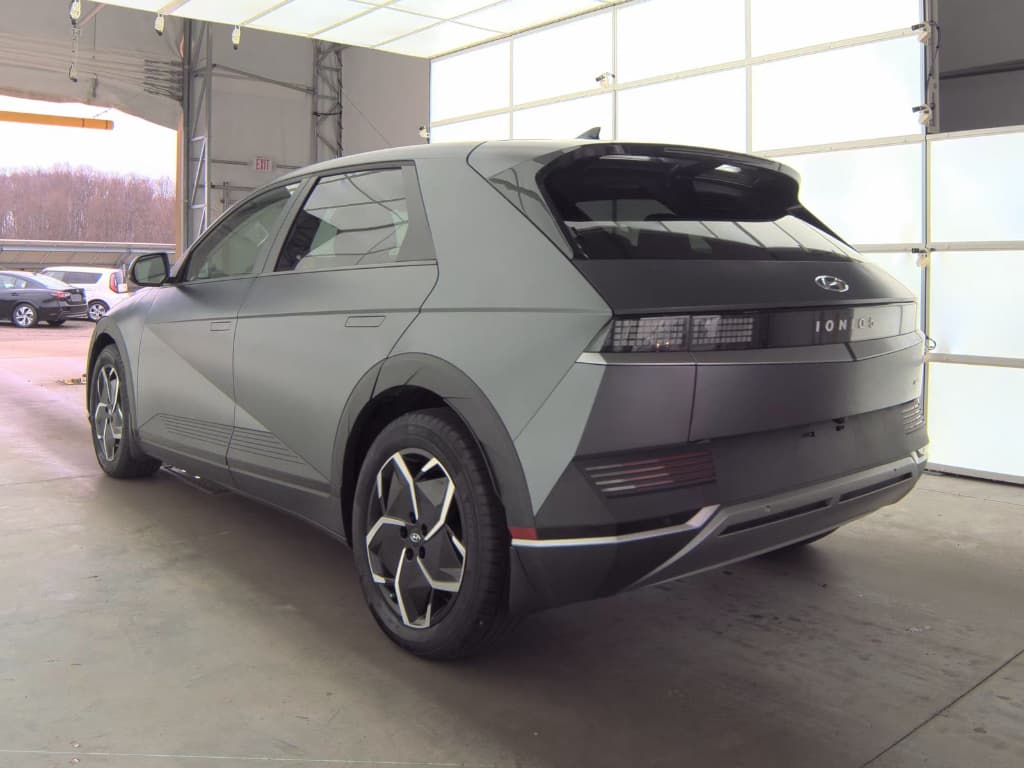 2024 Hyundai IONIQ 5 view 4