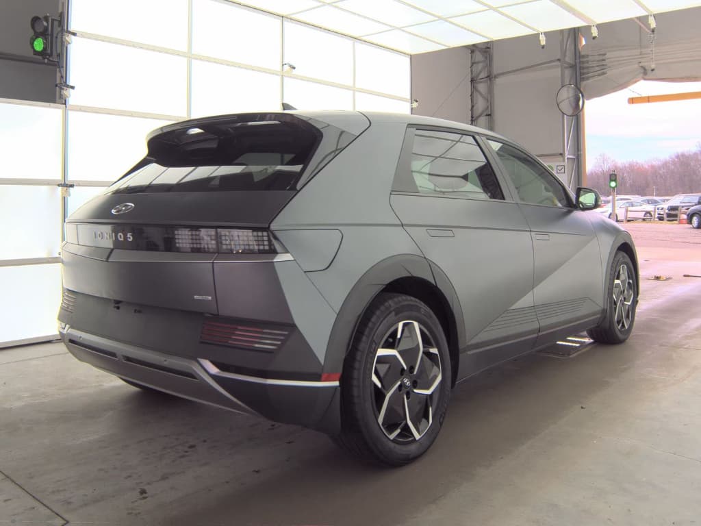 2024 Hyundai IONIQ 5 view 3