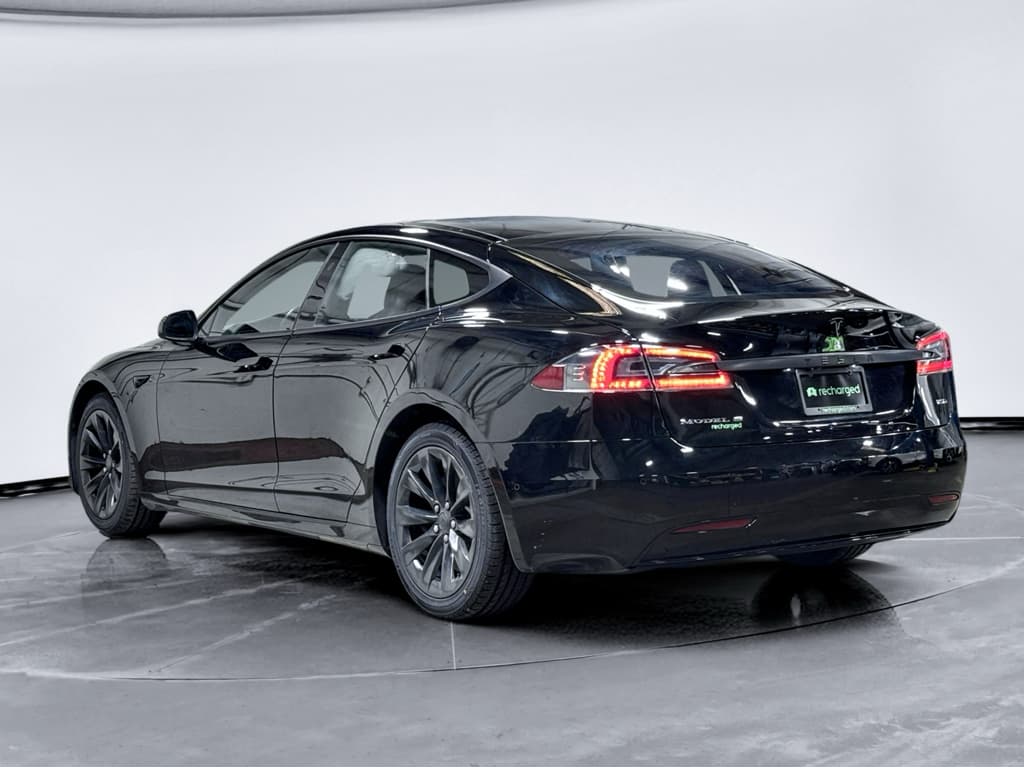 2018 Tesla Model S view 2