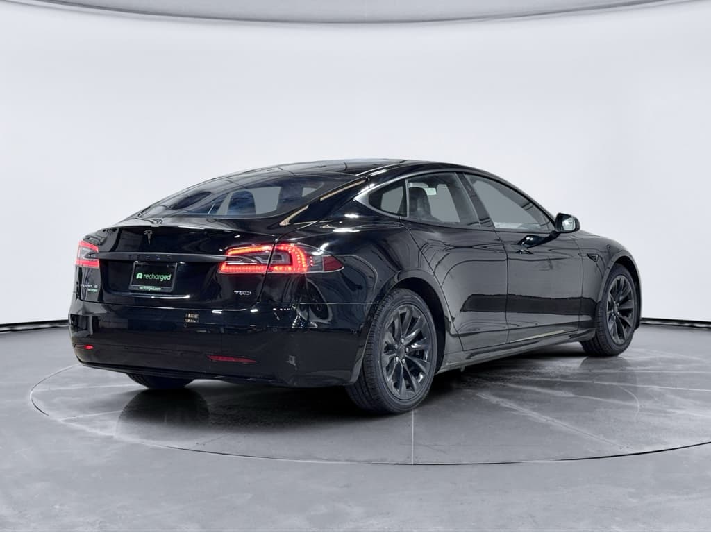 2018 Tesla Model S view 3