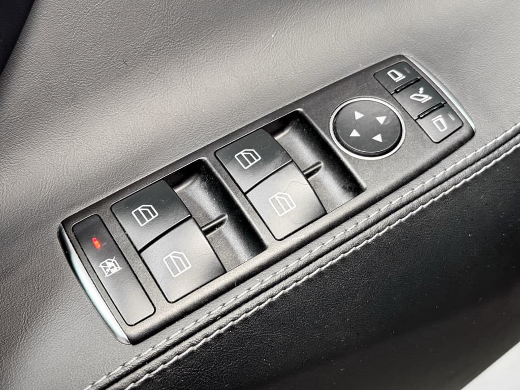 2018 Tesla Model S view 7