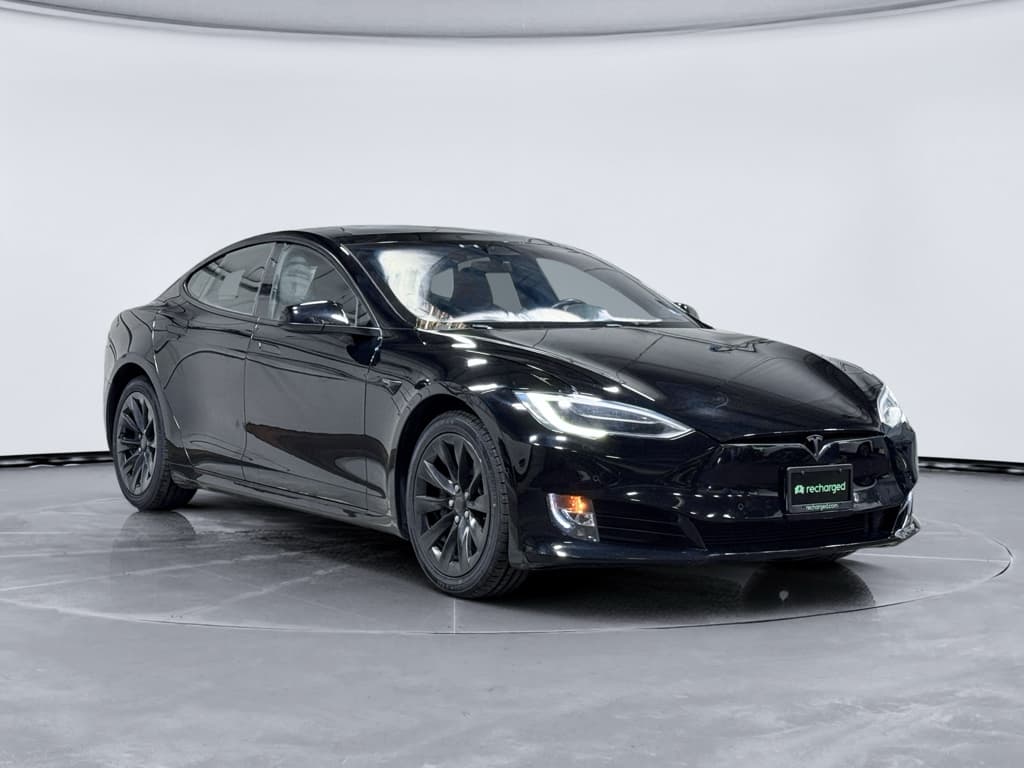 2018 Tesla Model S view 4