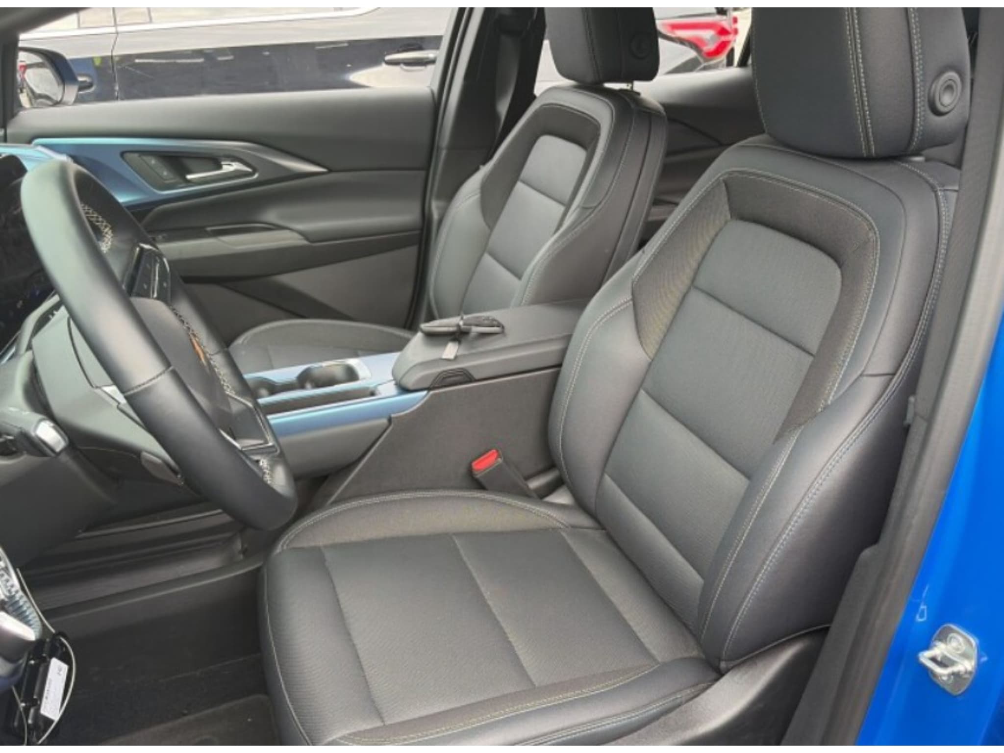 2024 Chevrolet Equinox EV view 5