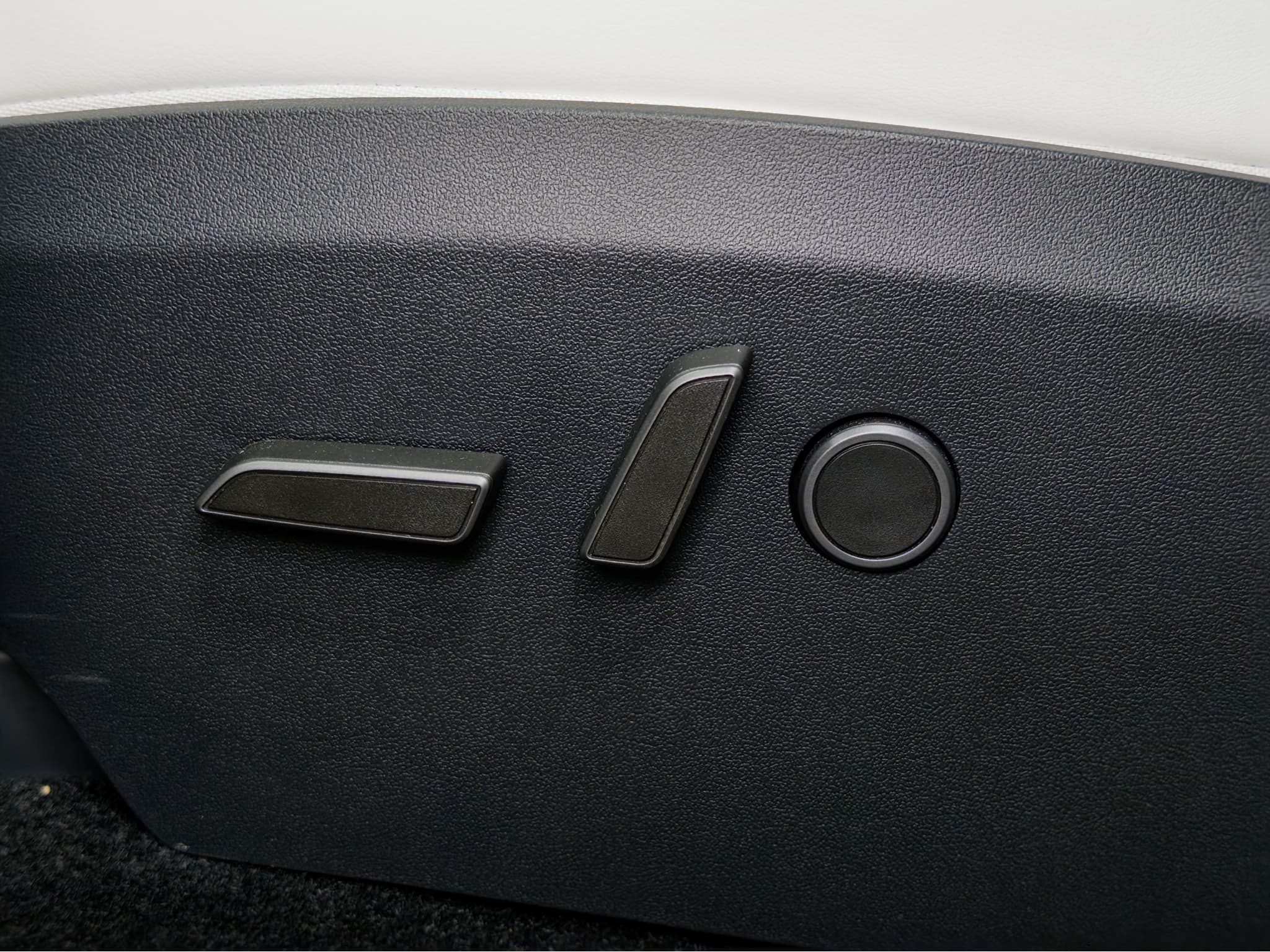 2024 Tesla Model Y view 6