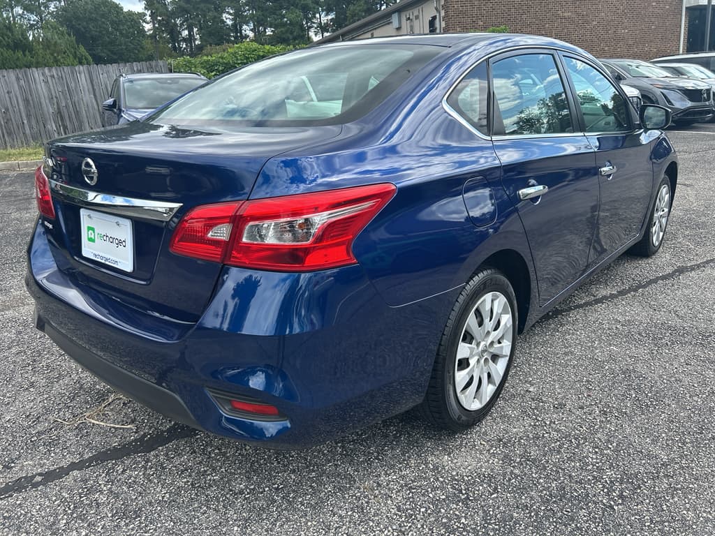 2019 Nissan Sentra view 3