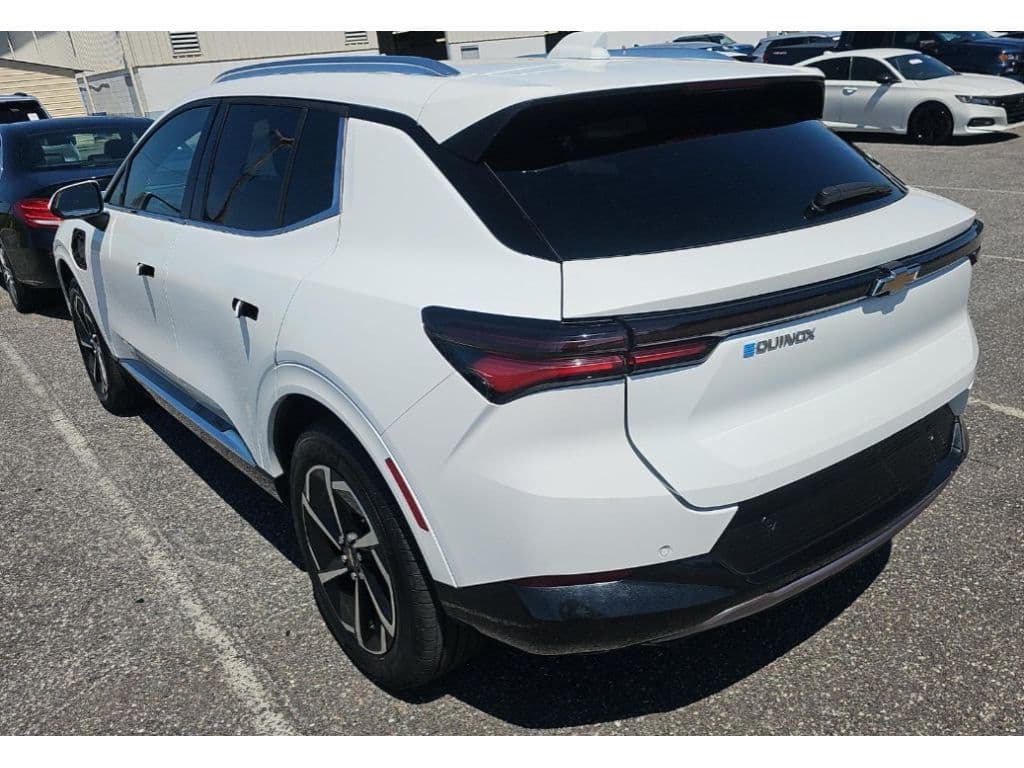 2024 Chevrolet Equinox EV view 3