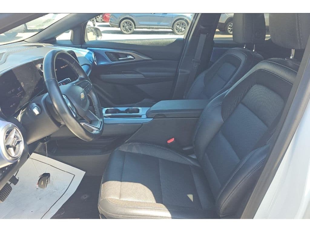 2024 Chevrolet Equinox EV view 4