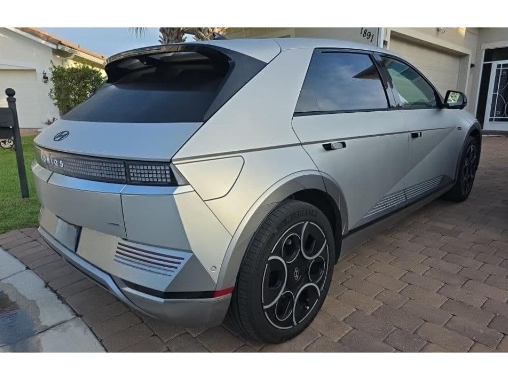 2024 Hyundai IONIQ 5 view 3