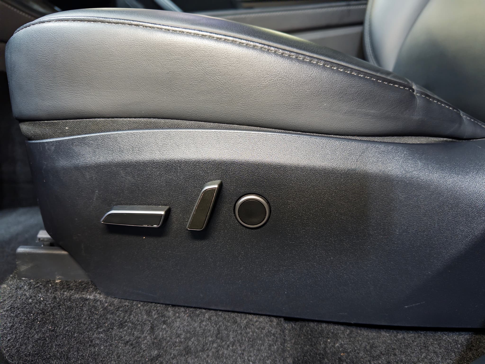 2024 Tesla Model Y view 6