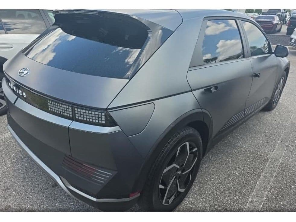 2024 Hyundai IONIQ 5 view 3