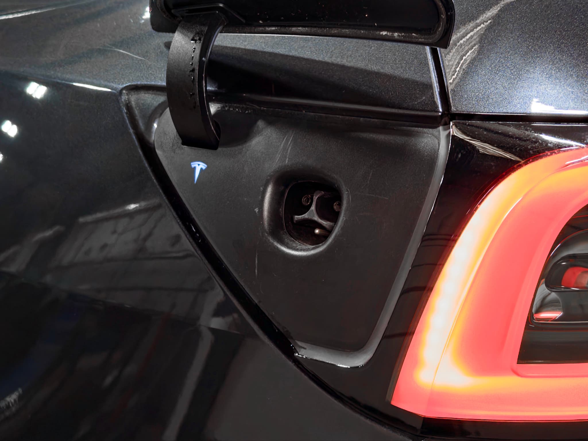 2024 Tesla Model Y view 5