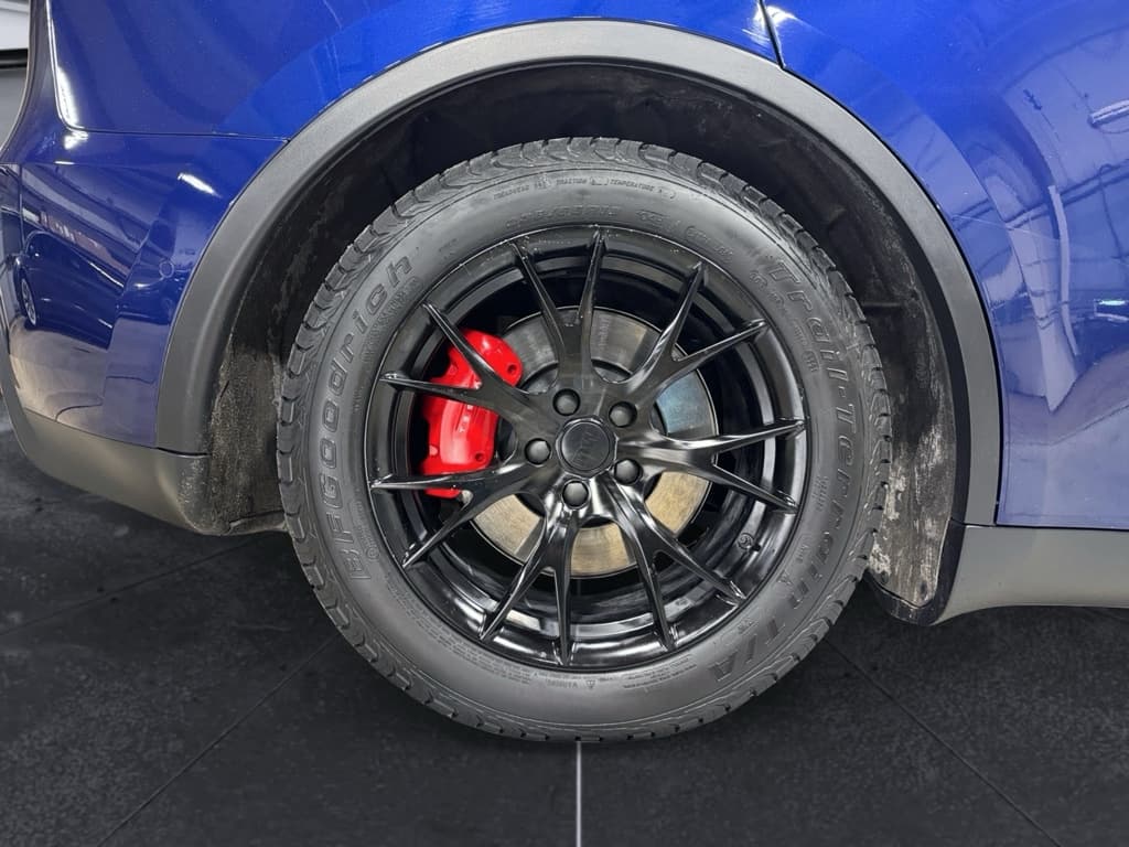 2021 Tesla Model Y view 37