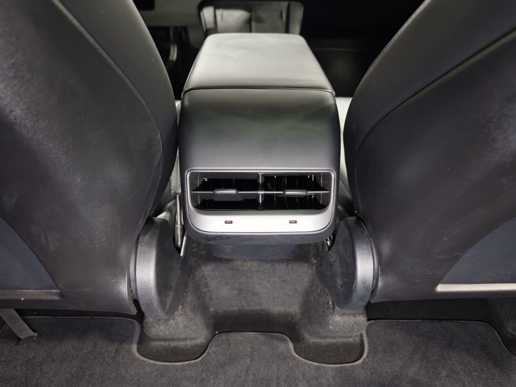 2021 Tesla Model Y view 21