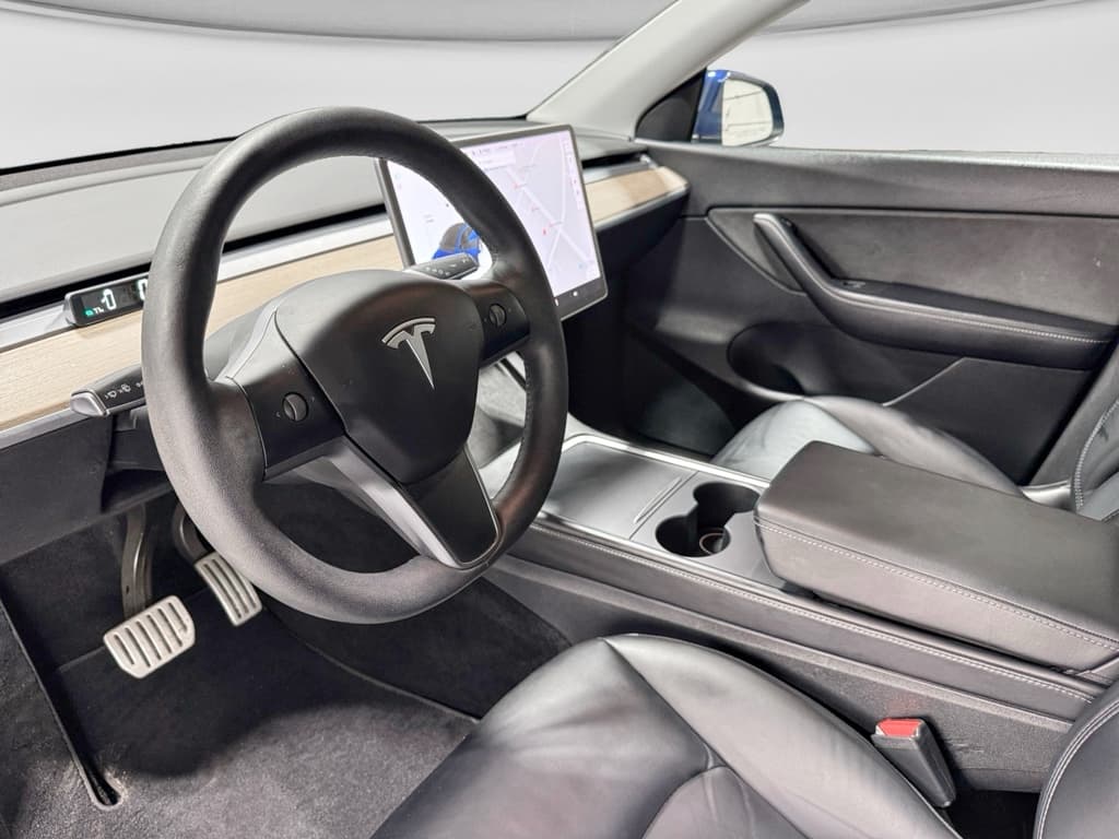 2021 Tesla Model Y view 18