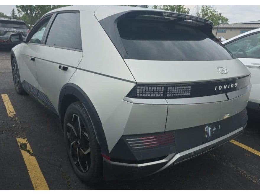 2024 Hyundai IONIQ 5 view 3