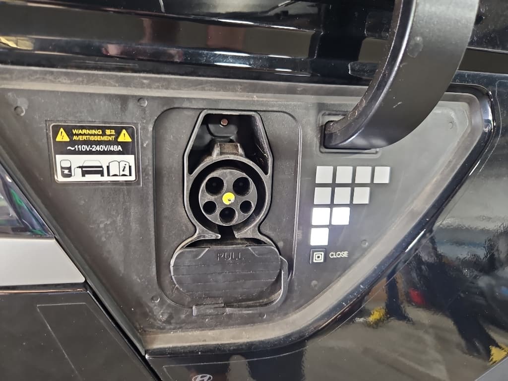 2024 Hyundai IONIQ 5 view 5