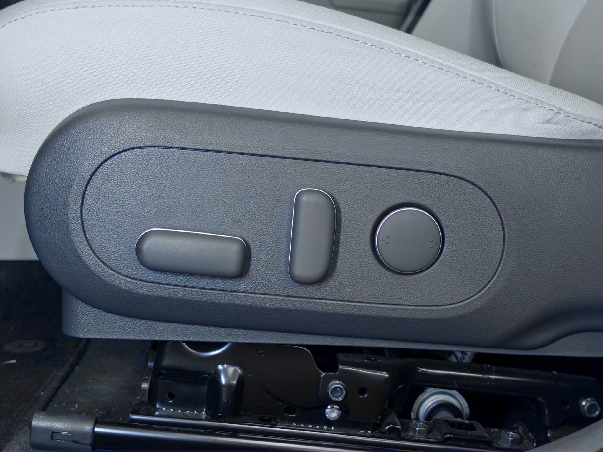 2024 Hyundai IONIQ 5 view 7