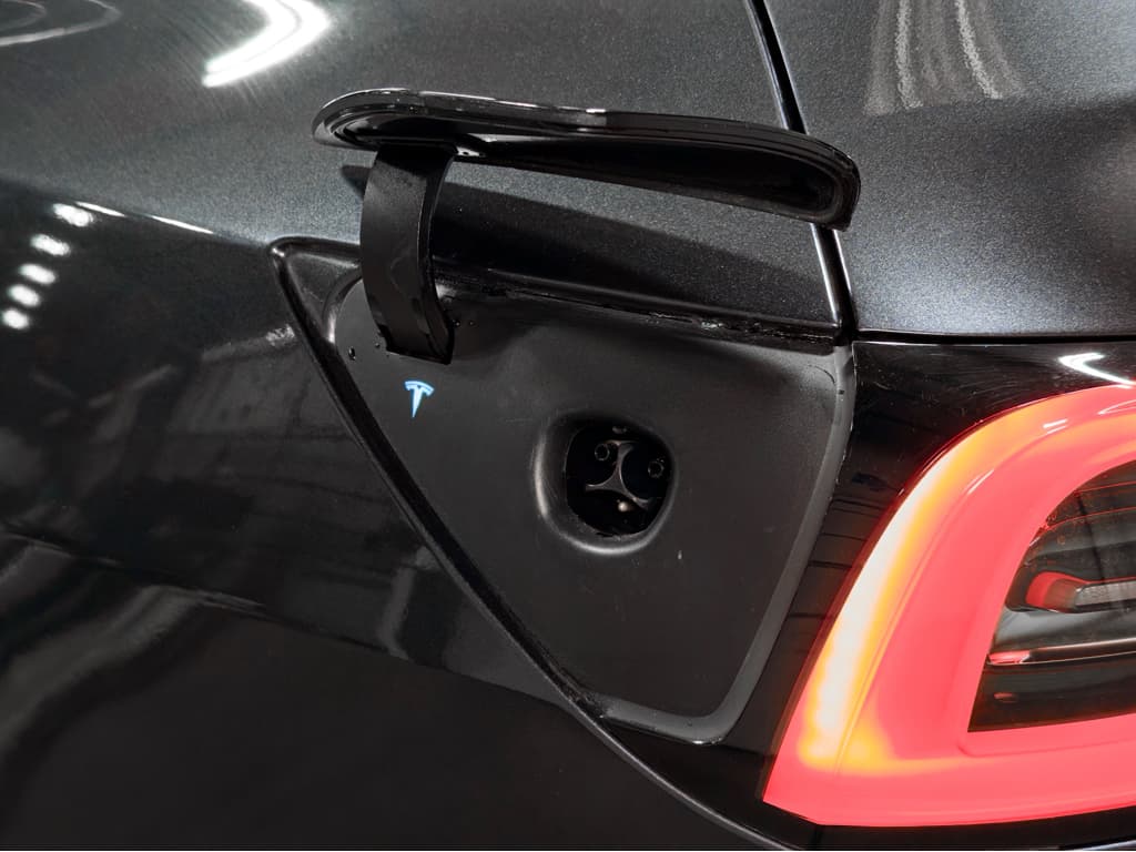 2025 Tesla Model Y view 5