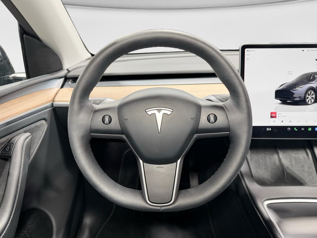 2024 Tesla Model Y view 7