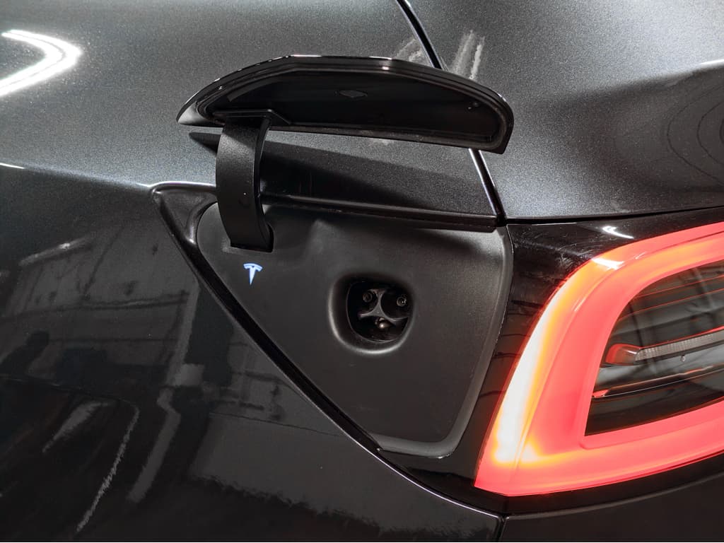 2024 Tesla Model Y view 5