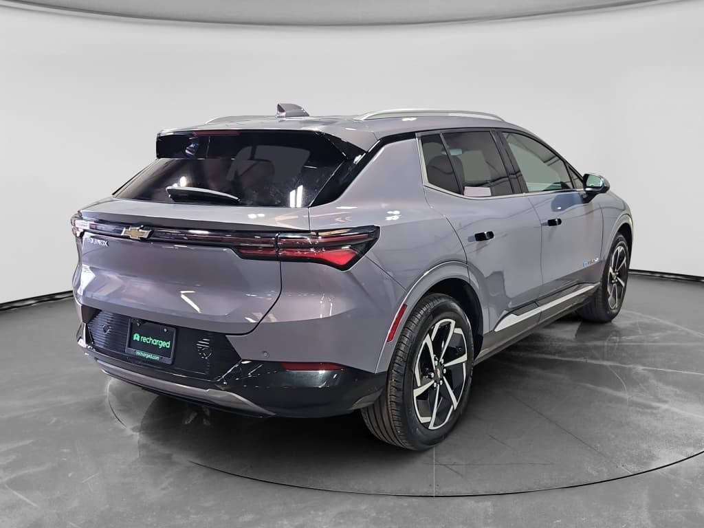 2024 Chevrolet Equinox EV view 3