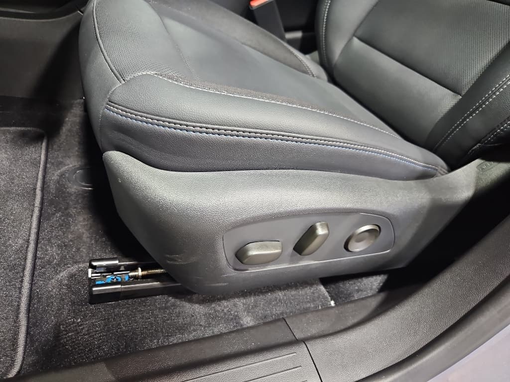 2024 Chevrolet Equinox EV view 7
