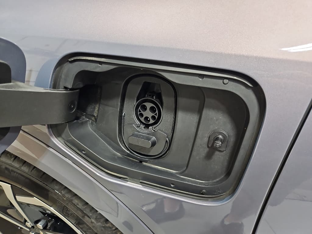 2024 Chevrolet Equinox EV view 5