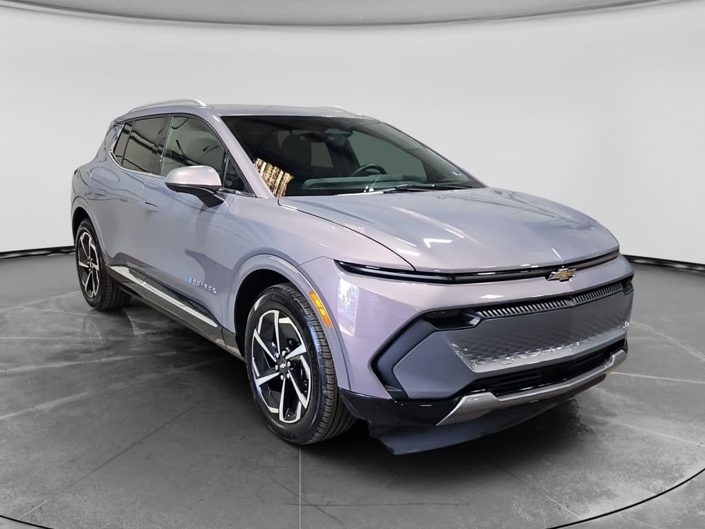 2024 Chevrolet Equinox EV view 4