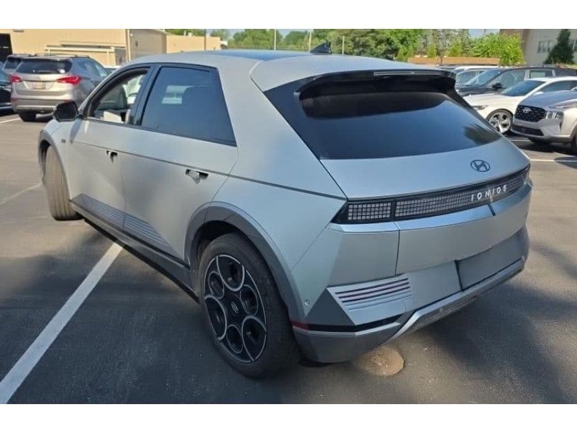 2024 Hyundai IONIQ 5 view 4