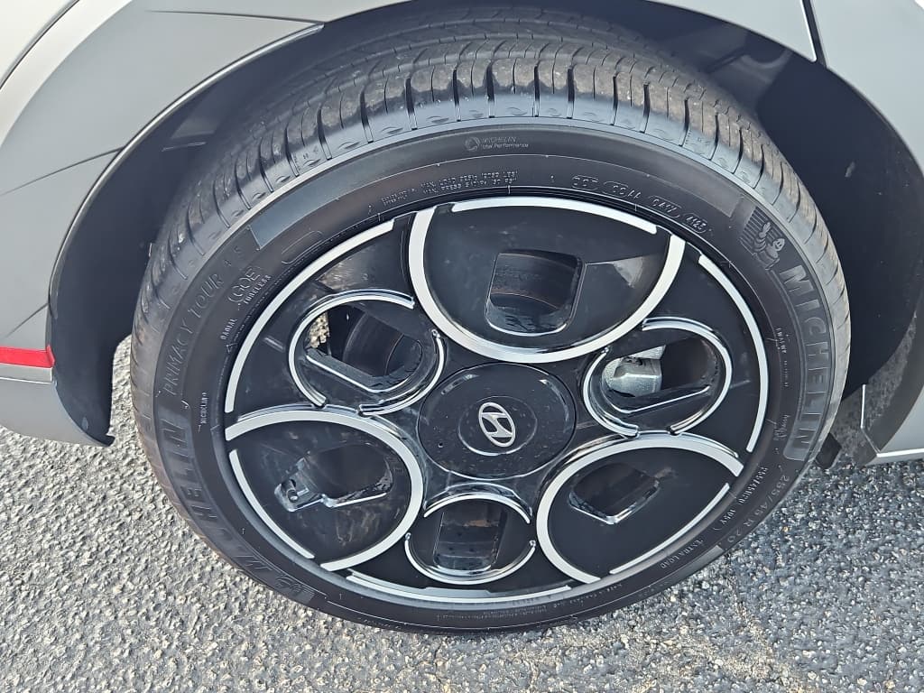 2024 Hyundai IONIQ 5 view 34