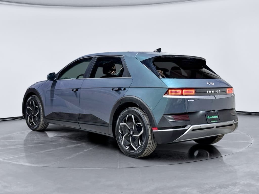 2024 Hyundai IONIQ 5 view 2